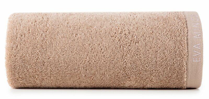 Ręcznik Venus 50x90 pudrowy zdobiony haftem 550 g/m2 Eva Minge 770921